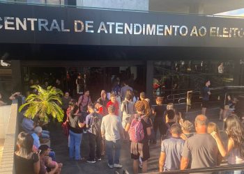 Corrida para regularizar Título de Eleitor lota TRE-DF na véspera do fim do prazo. Veja vídeo