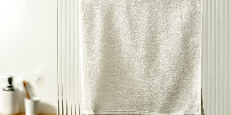 Toalha molhada pode aumentar risco de micoses e infecções. Entenda