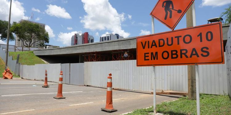 Obra do viaduto do Eixão entra em reta final e tem data para entrega