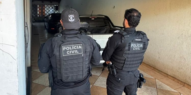 PCGO prende 10 pessoas e bloqueia R$ 103 milhões de facção do tráfico