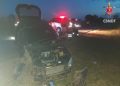 Carro colide contra árvore na DF-440 e deixa duas pessoas feridas