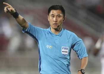 Fora da Copa do Mundo, China volta atenção ao árbitro Ma Ning