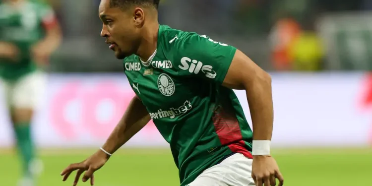 Pausa para a Copa é trunfo para Palmeiras recuperar Vitor Roque para sequência decisiva