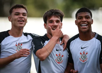 Corinthians atropela e faz sete no Grêmio pelo Brasileiro sub-17
