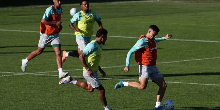 Palmeiras treina em dois períodos em véspera de jogo-treino; veja como foi a atividade
