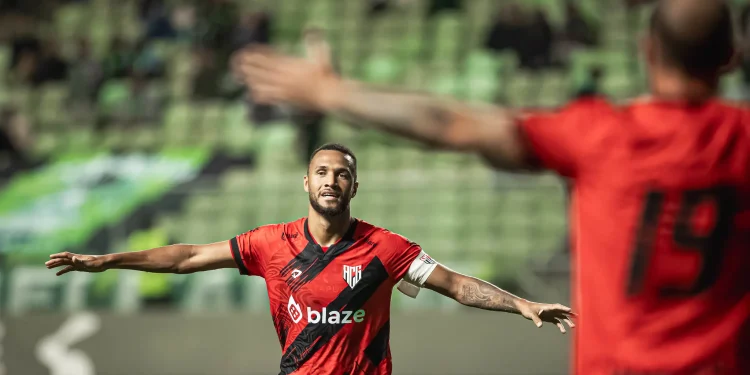 Atlético-GO vira sobre o América-MG e volta a vencer pela Série B