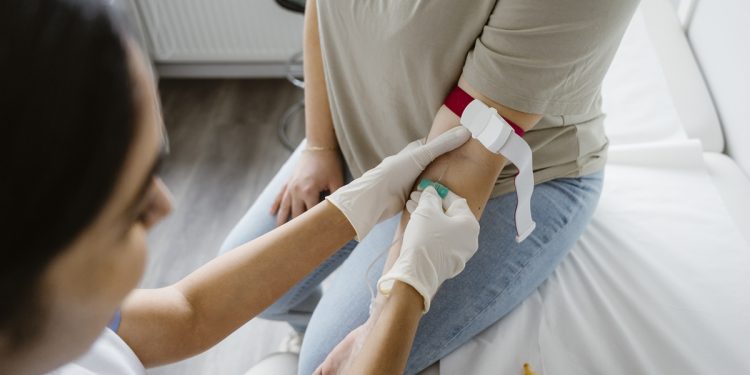 Exame de sangue pode detectar câncer em fase inicial, diz estudo