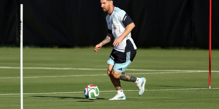 Técnico da Argentina prevê “alguns minutos” para Messi em amistosos antes da Copa