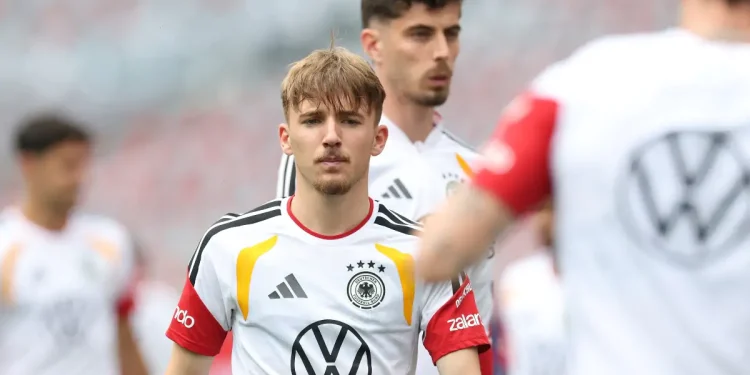 Jovem Lennart Karl pode ficar fora da Copa por lesão, admite técnico da Alemanha