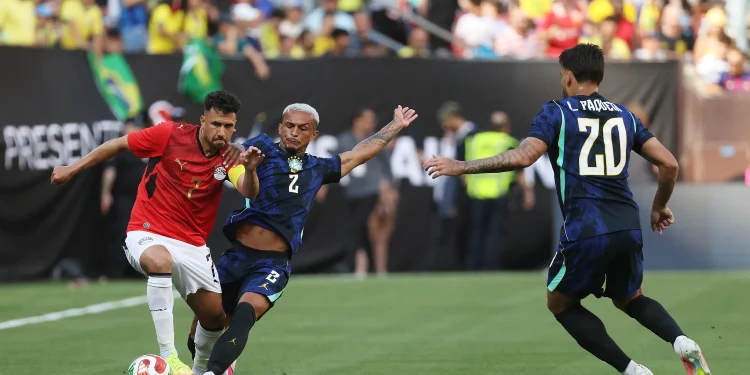 Seleção aguarda exames para definir possível corte de Wesley da Copa