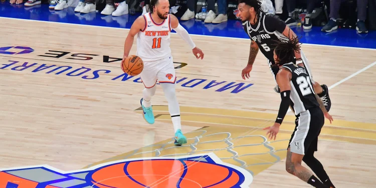 Veja fotos do jogo três entre Knicks e Spurs nas finais da NBA