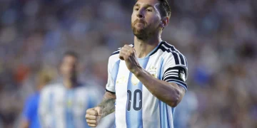 Com gol de Messi, Argentina bate Islândia em último teste para Copa