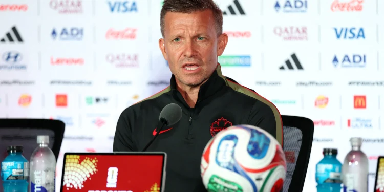 Técnico do Canadá mostra confiança com Copa em casa: “Eu queria essa responsabilidade”