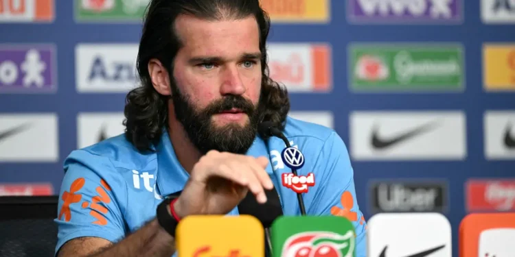 Alisson: “Fiquei um período fora para chegar aqui 100%”