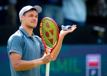 Majchrzak surpreende De Minaur e é campeão do ATP 250 de ‘s-Hertogenbosch