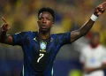 Vini Jr. se vê perto do nível ideal e diz que vitória do Brasil “dá confiança”