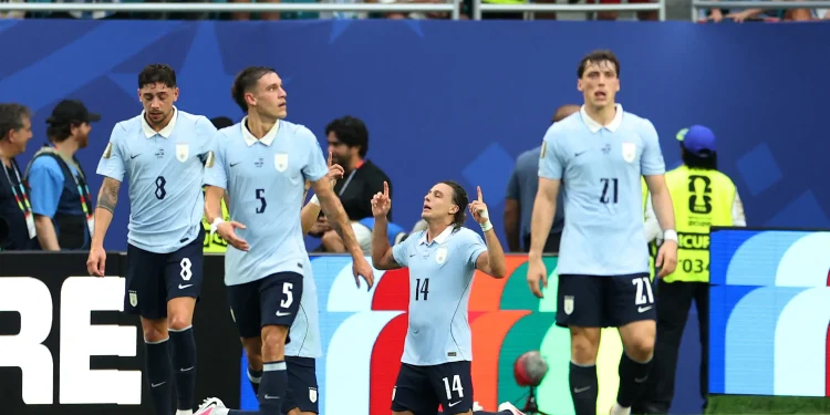 Uruguai e Espanha brigam por classificação na Copa em um disputado Grupo H
