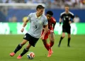 Federação uruguaia confirma lesão de ligamento do volante Manuel Ugarte