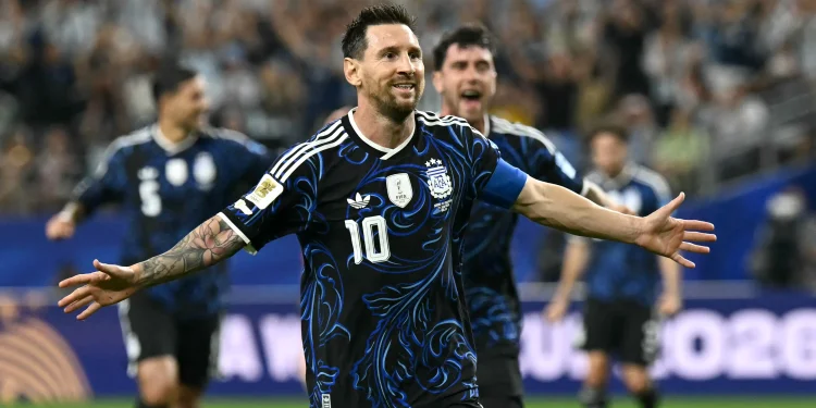 Scaloni revela motivo de Messi começar no banco contra a Jordânia