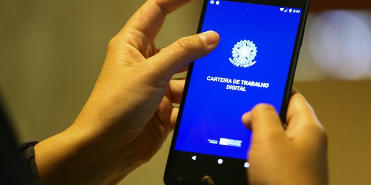 Brasil perde R$ 94 bilhões ao ano com exclusão de pessoas LGBTQIA+ no trabalho