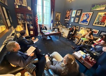 Deputados brasileiros contestam políticas de Trump em Washington