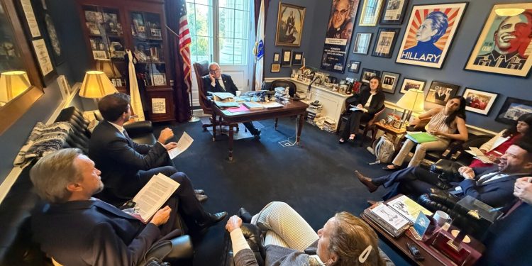 Deputados brasileiros contestam políticas de Trump em Washington