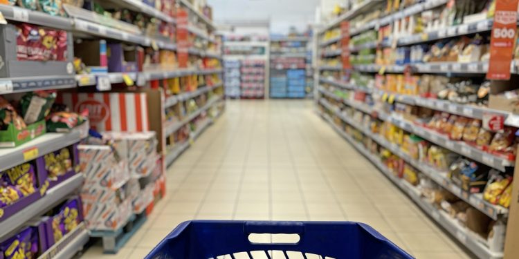 Supermercados de Goiás passam a fechar às 11h aos domingos e feriados