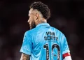 Santos fatura R$ 6,5 milhões com camisa azul em homenagem a Neymar após um ano