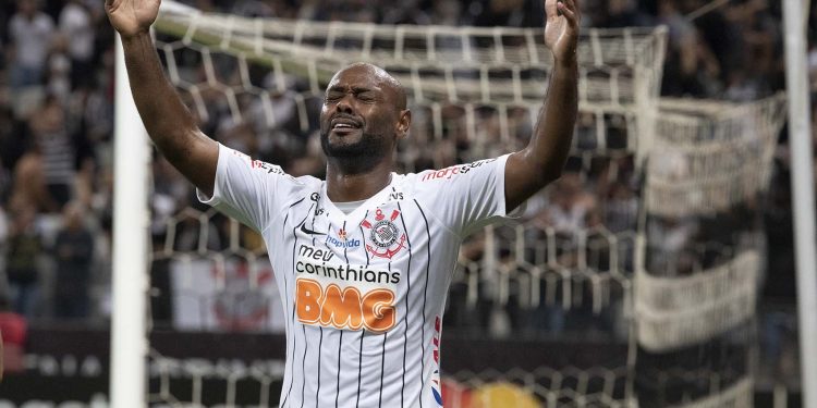 Atacante do Amor, Vagner Love completa 42 anos; relembre gols pelo Corinthians