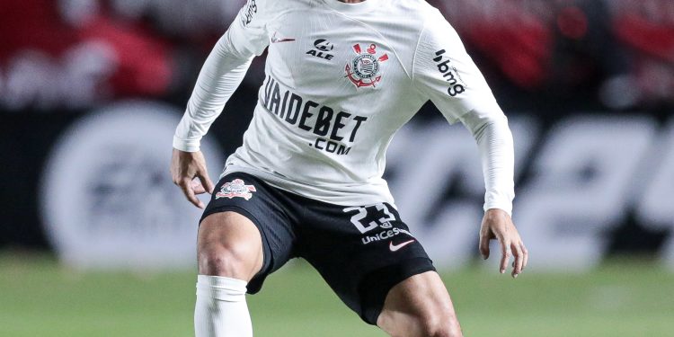 Filho do Terrão, Fagner completa 37 anos; relembre o gol do ex-lateral do Corinthians contra o Botafogo