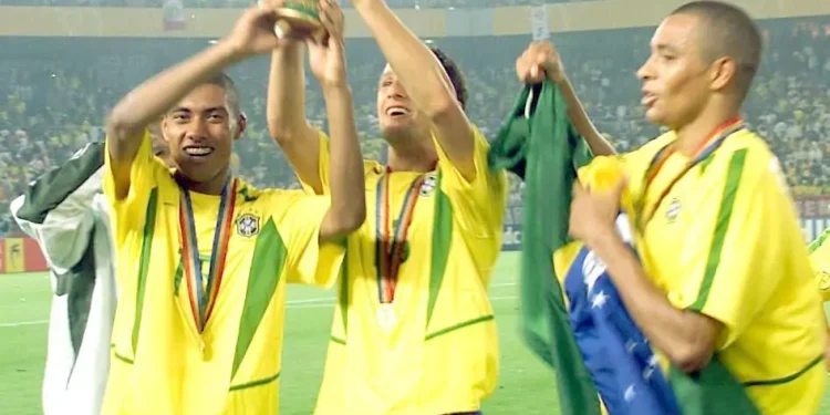 Veja galeria de fotos da campanha do Brasil rumo ao penta em 2002