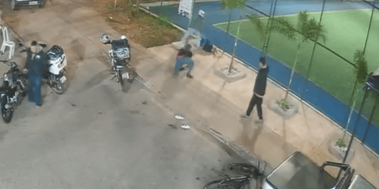 Homem leva ao menos 8 tiros durante briga na Vila Planalto. Veja vídeo