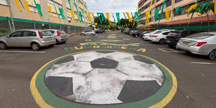 Ruas enfeitadas para a Copa do Mundo trazem nostalgia a moradores do DF