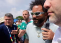 Marcelo é retirado pela polícia e escapa de confusão após abertura da Copa do Mundo