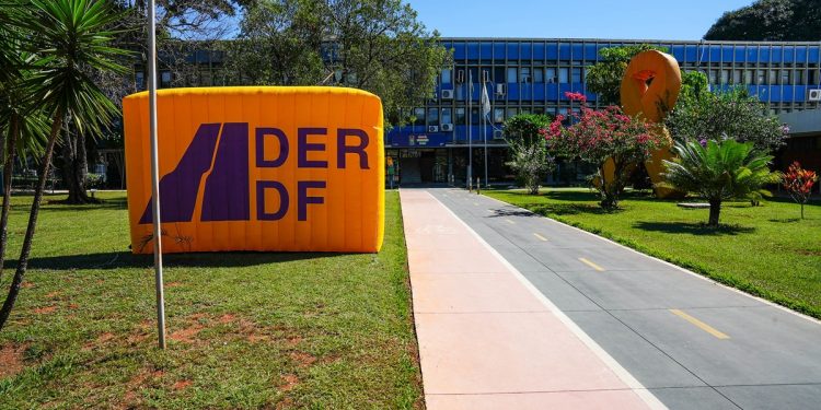 DER-DF suspende e avalia encerrar faixa reversa da DF-001