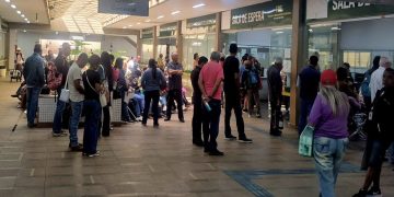 “Desrespeito”: pacientes esperam mais de 3h na Farmácia de Alto Custo