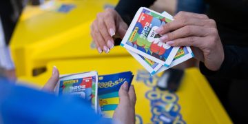 Veja onde trocar figurinhas da Copa no DF neste fim de semana