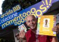 Há 40 anos, banca do DF mantém tradição de troca de figurinhas