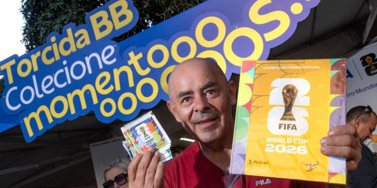 Há 40 anos, banca do DF mantém tradição de troca de figurinhas