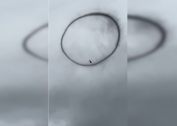 Círculo misterioso surge no céu em volta de helicóptero da PF em ação
