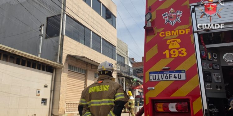 Incêndio em apartamento mobiliza cinco viaturas dos bombeiros no DF