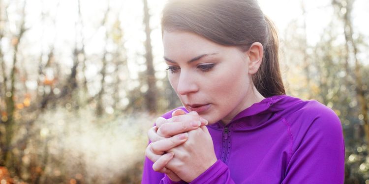 Você sente mais frio que as outras pessoas? O que isso pode indicar?