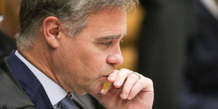 Mendonça diz que há “dificuldade de encontrar líderes coerentes”