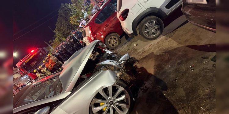 Motorista bate em 5 carros em festa junina no DF, fere homem e foge