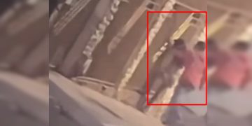 Homem acusa vizinha de furto e a espanca na porta de casa em GO