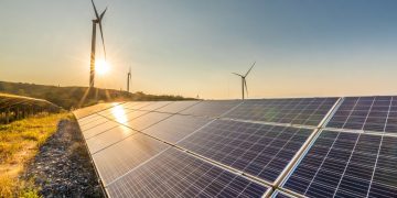 Neoenergia é alvo de protestos sobre atrasos na energia solar no DF