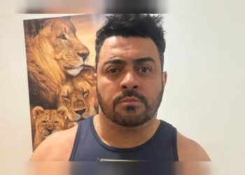 Lutador que espancou adolescente rompe tornozeleira e é preso