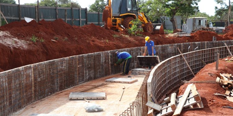 Reforma da Piscina com Ondas avança e prevê toboágua e área para bebês