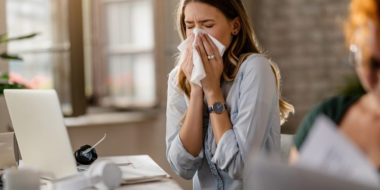 Esfriou? Cinco dicas para aliviar os sintomas da rinite no trabalho