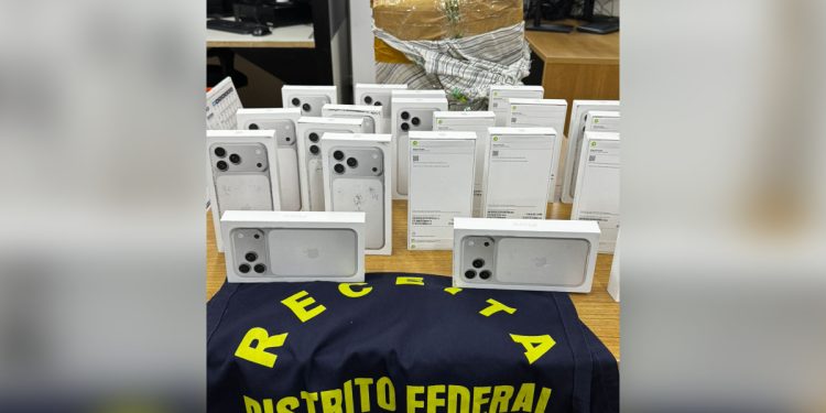 iPhones 17 e milhares de latas de cerveja são apreendidos pela Receita do DF